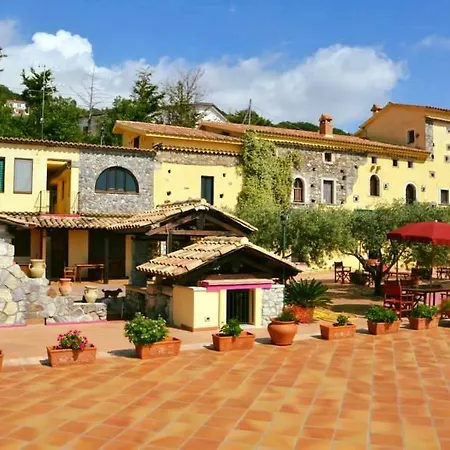 Ferienhaus Antico Casale Del Buono Falconara Albanese